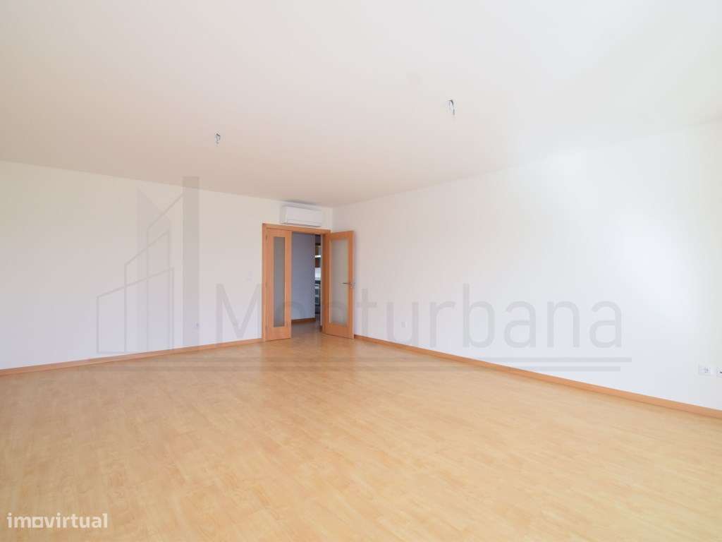 FANTÁSTICO T3 COM TERRAÇO E VISTA DESLUMBRANTE NA PAREDE - CASCAIS-16