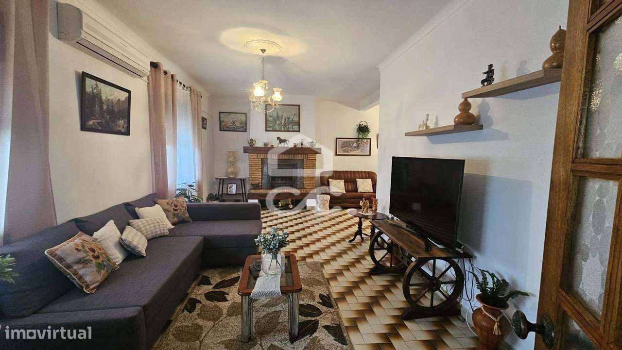 Moradia V4 com 174 M2, aproveitamento de sótão, garagem para 2 viatura-21