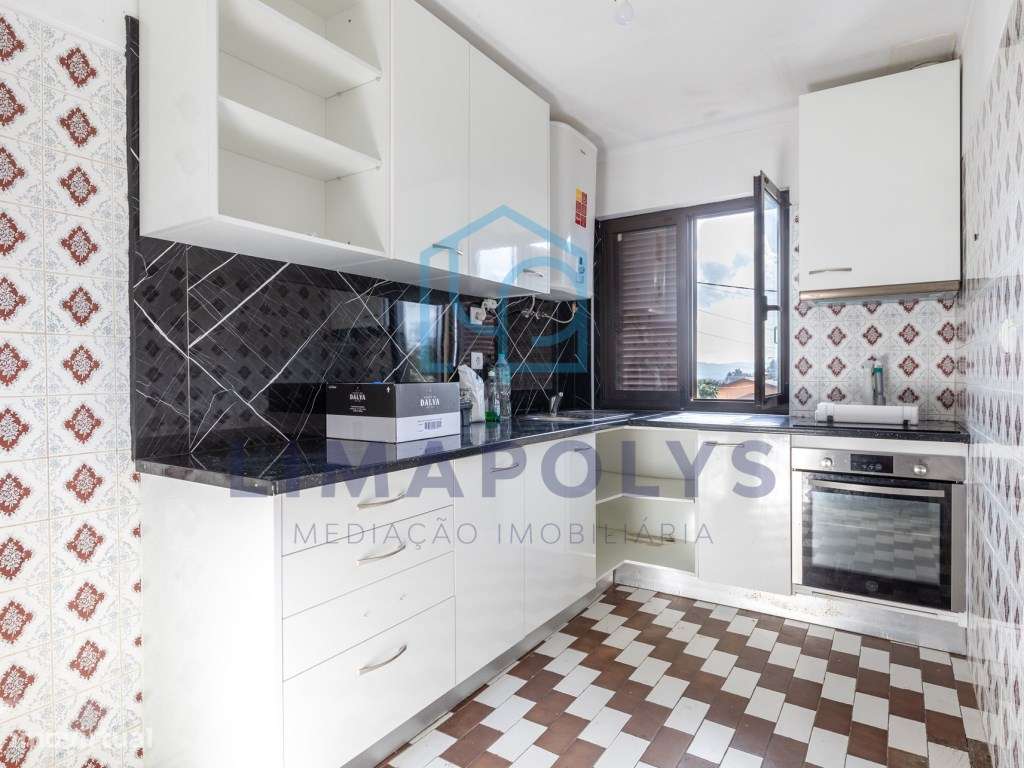 Moradia de 2 pisos com jardim e garagem. - Grande imagem: 5/16