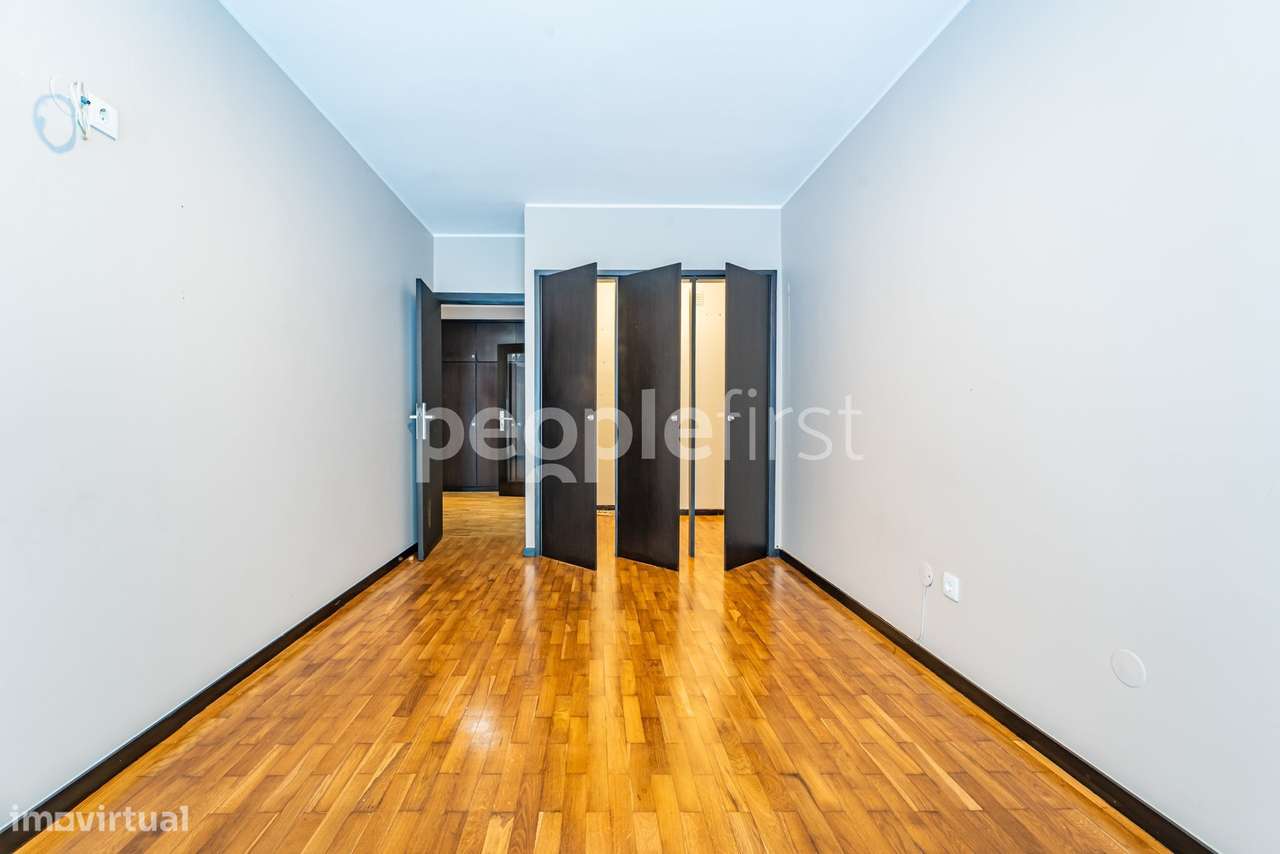 Apartamento T3 Remodelado com Terraço de 85m² – Rua de Murjães, Gon...-15