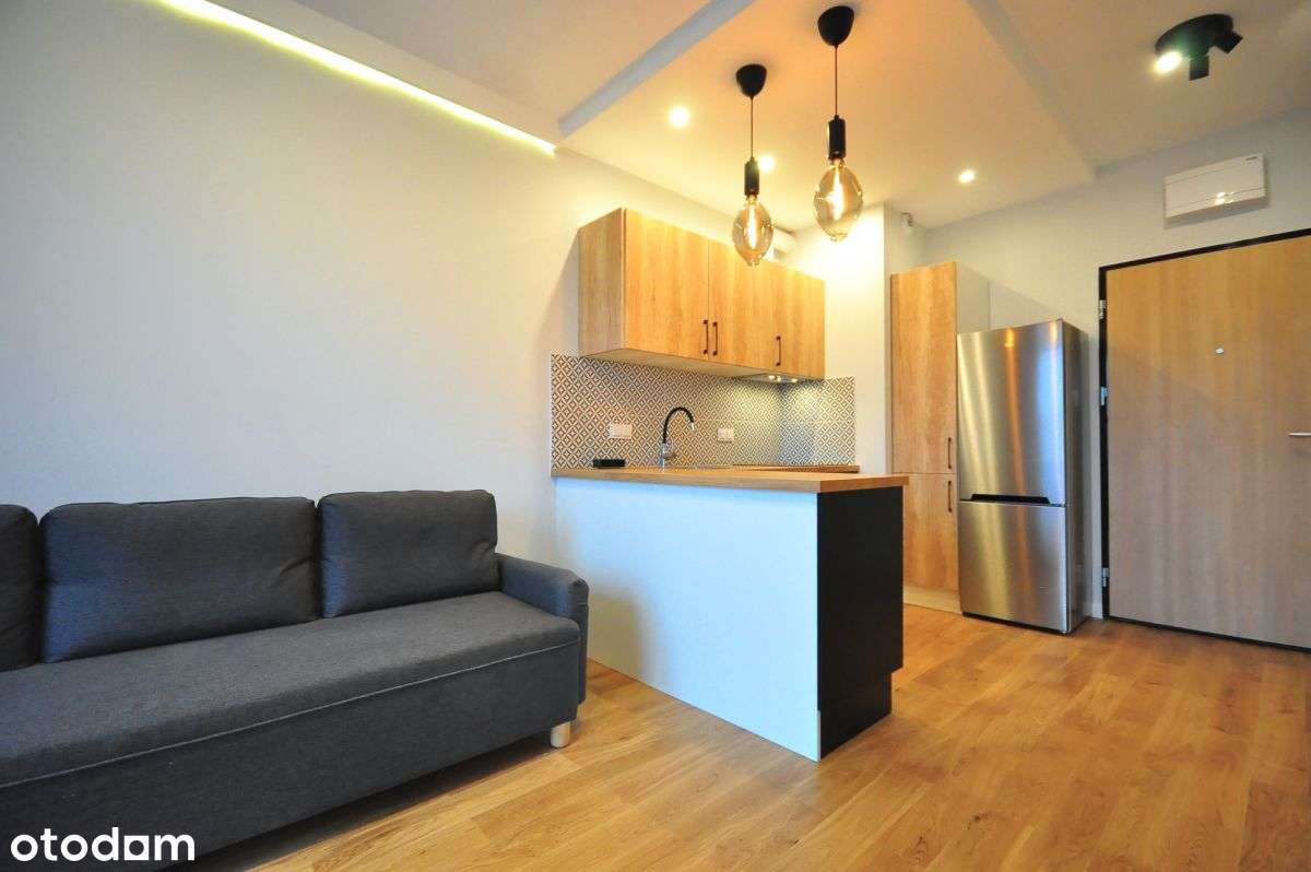 Kawalerka z sypialnią, balkonem i garażem.-0