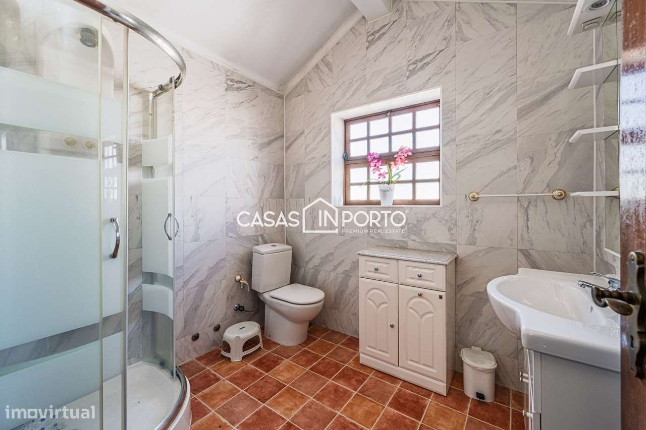 Moradia V5 - Estilo Americano com Piscina e Campo de Ténis – Entre-38