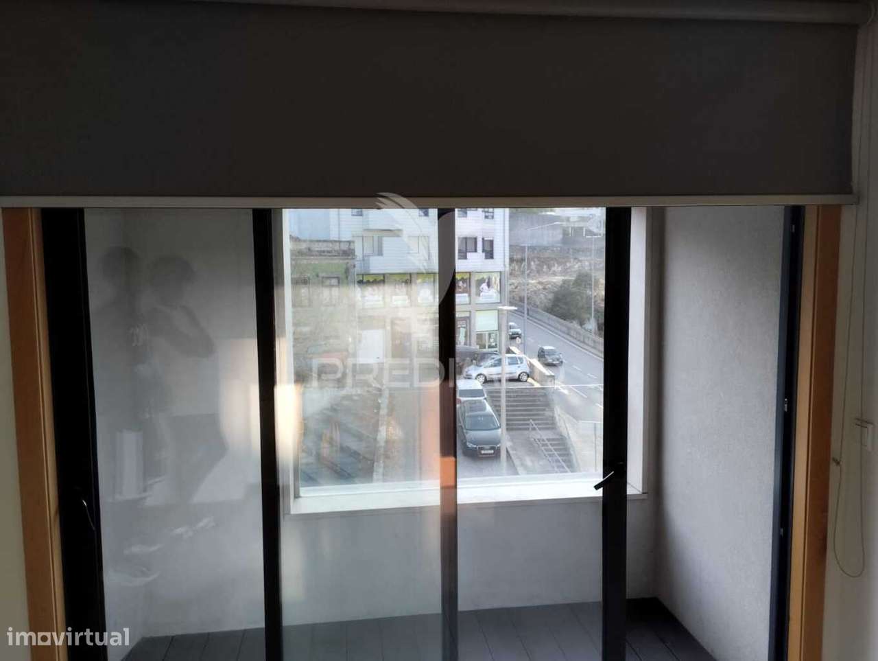 Arrenda-se T1 na Praça das Flores - Porto - Grande imagem: 3/10