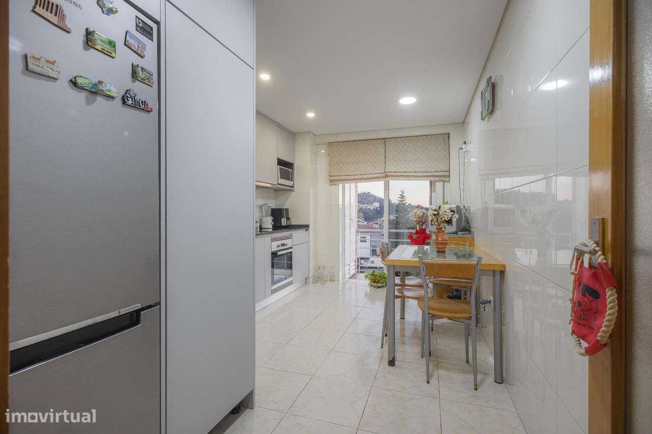 Apartamento T2, Gondomar, com varanda e 2 lugares de garagem-7
