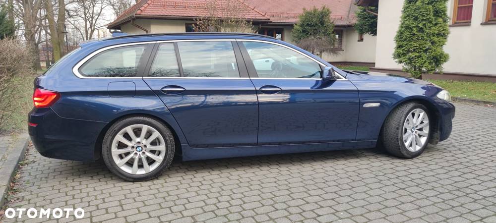 BMW Seria 5 523i Touring - 32