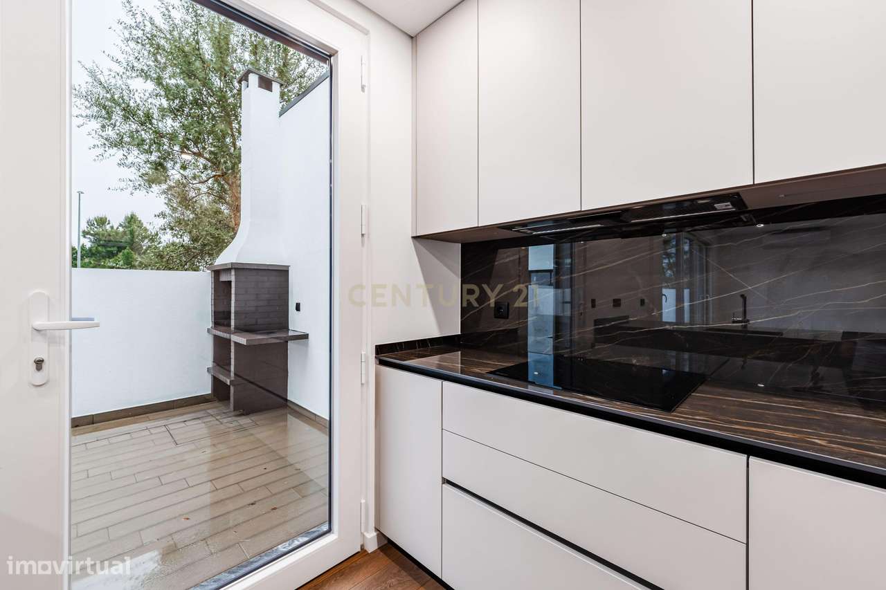 Moradia T3 Nova com Piscina em Palmela - Urbanização calma junto à A33-8