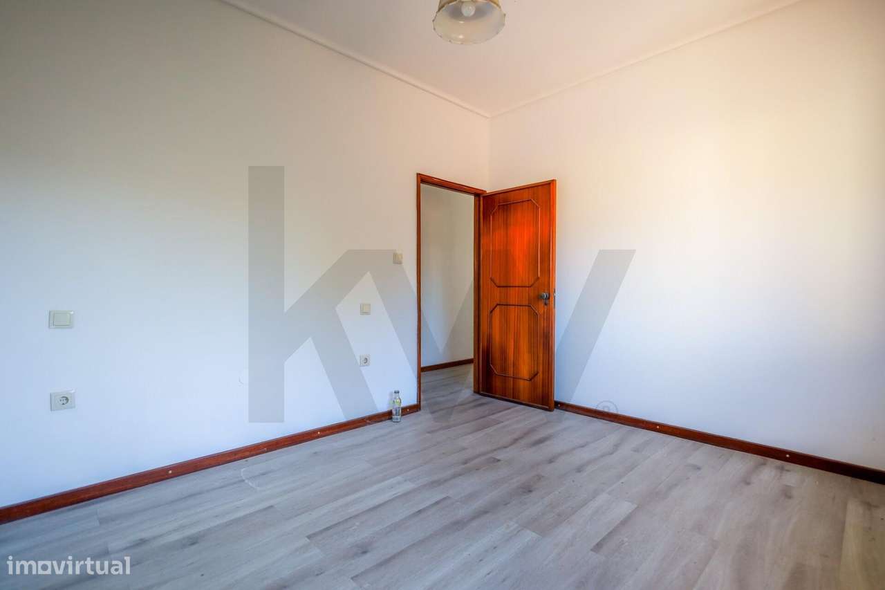 Moradia com 1451m2 de Terreno e Elevado Potencial de Valorização em Sã-19