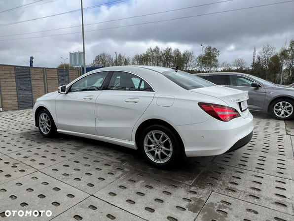 Mercedes-Benz CLA 180 7G-DCT - 3