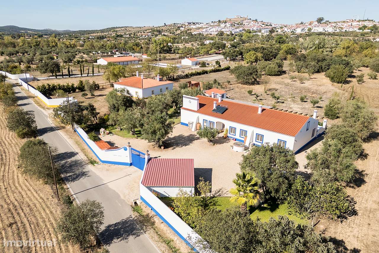 Quinta de charme T5 com piscina e 7 000 m² — vistas para o Castelo de-3