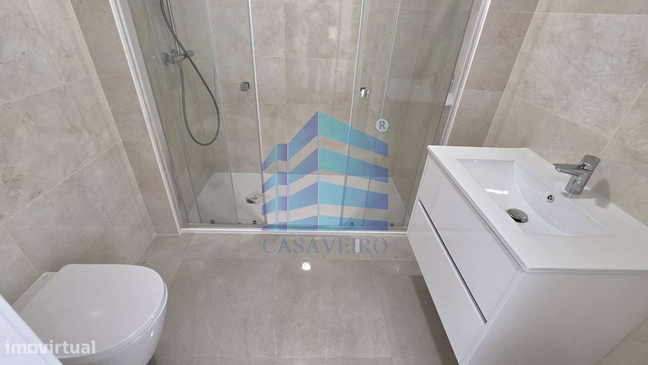 Apartamento T2  com varanda no centro de Esgueira-8