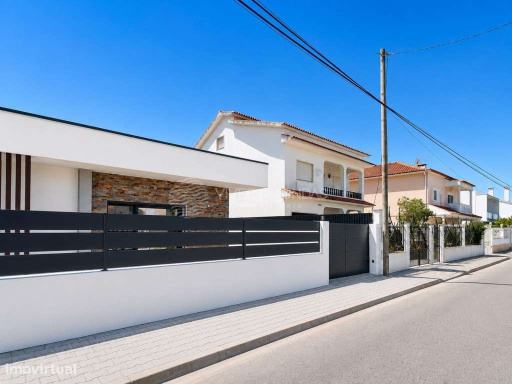 Oferta da Escritura | Moradia T3+1 Térrea com 307 m² em Fernão Ferro-33
