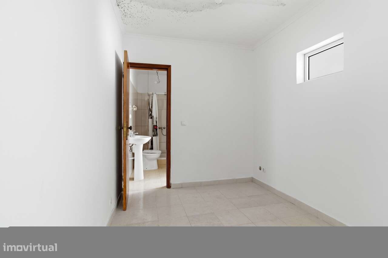 MORADIA T2 C/ LOGRADOURO EM VILA NOVA DA RAINHA-7