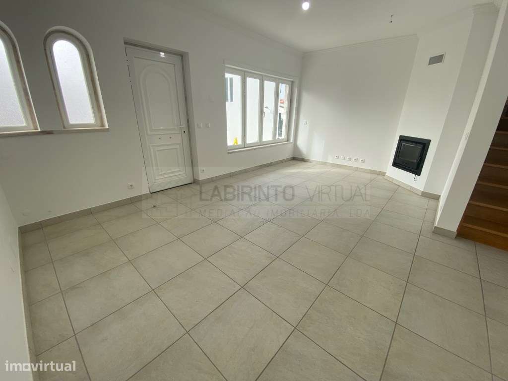Vende-se excelente Moradia V3+1 na Ericeira, com vista mar.-10