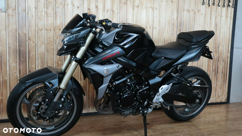 Suzuki GSR - 25