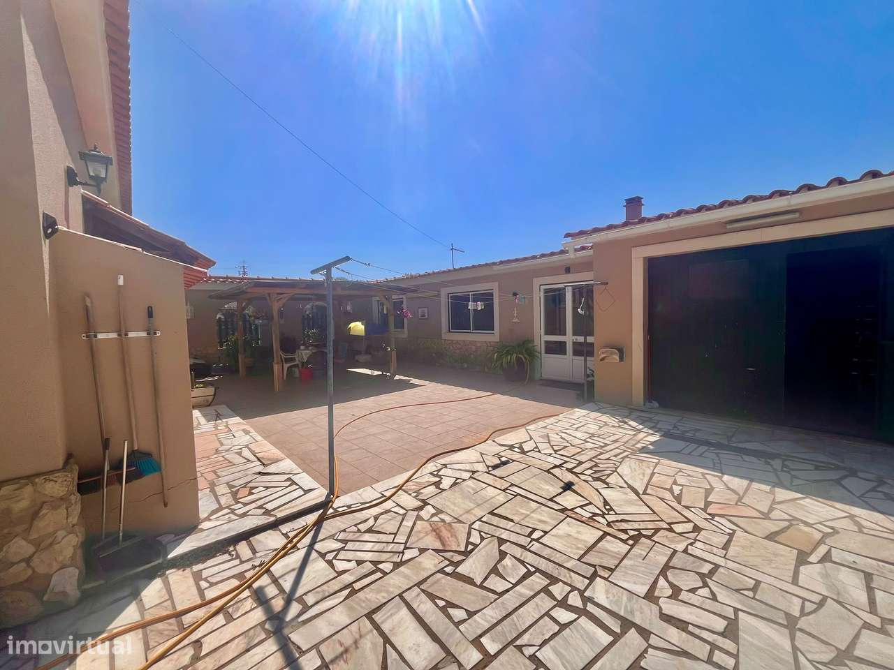 Moradia T2+1 com piscina em Salvaterra De Magos.-37