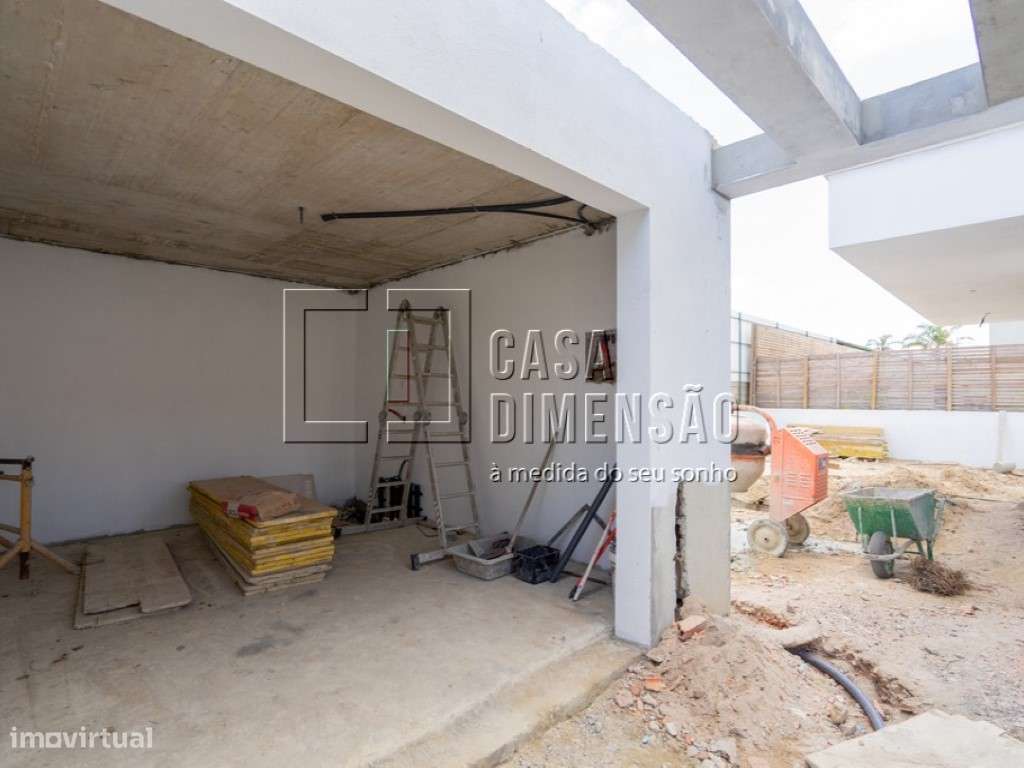 Moradia isolada de tipologia T3 na melhor zona da Aroeira, com Pisc...-26