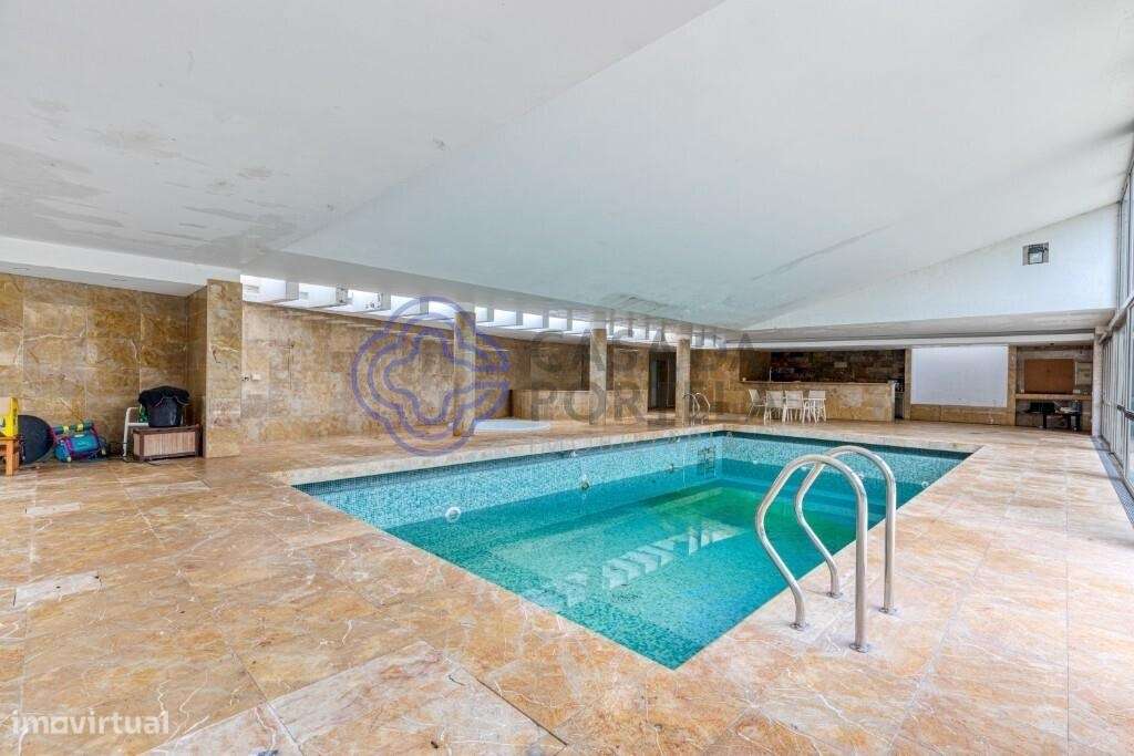 Moradia T4 de arquitetura moderna, linhas simples e contemporâneas - Grande imagem: 4/60