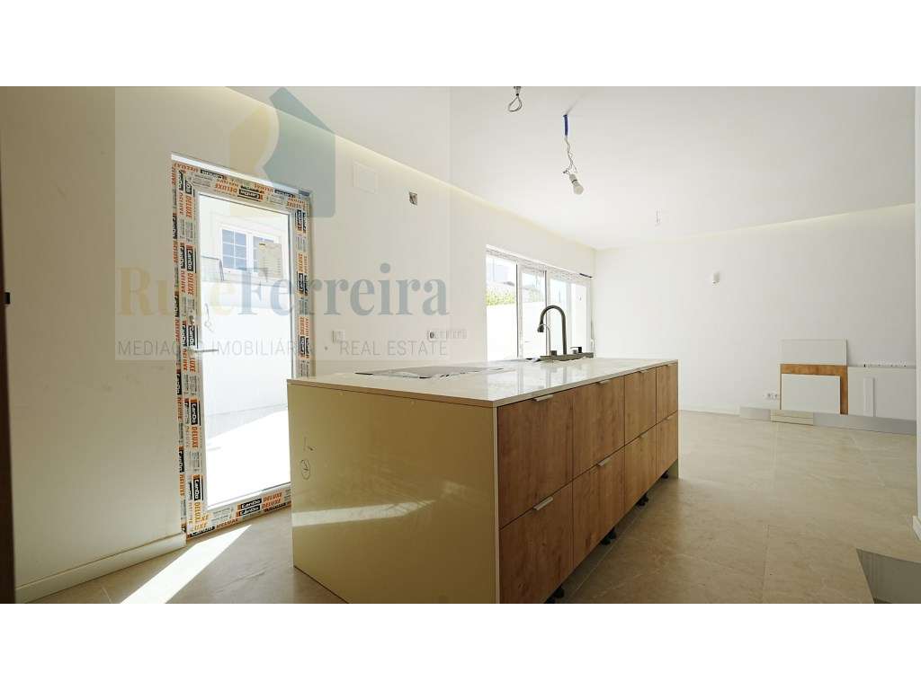 Excelente Moradia T3 totalmente remodelada em Torres Vedras!-8