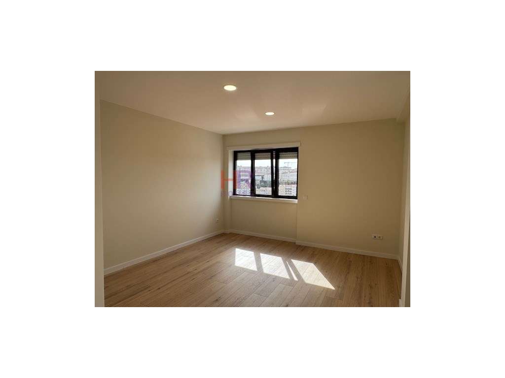 Zona Celas Vende-se T2 totalmente renovado. - Grande imagem: 3/34