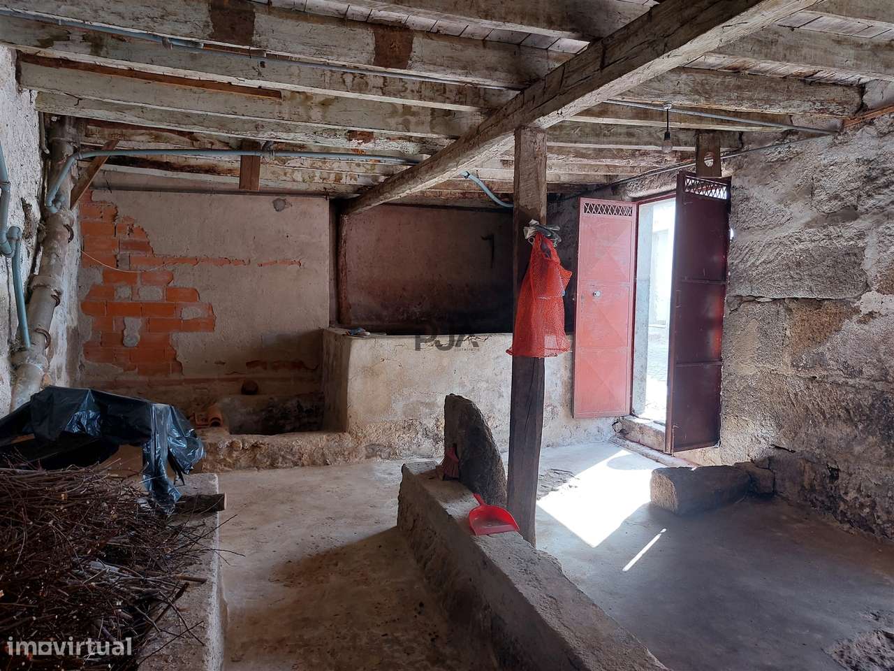 Moradia T2 para remodelar em São Paio, Gouveia - Grande imagem: 3/10