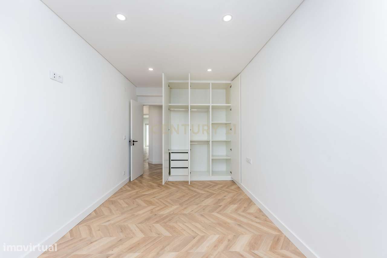 Apartamento T3 Totalmente Remodelado – Cova da Piedade, Almada-30