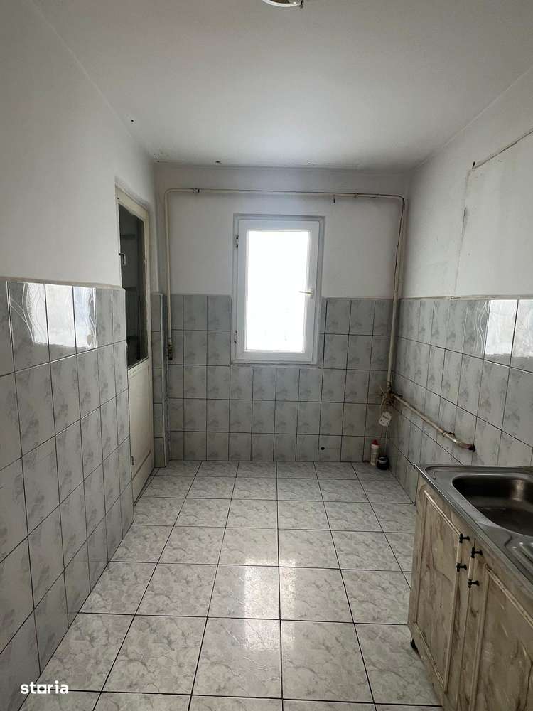 VAND 2 CAMERE M40 stradal bl-L ET 4 PRET 40.000 EURO-1