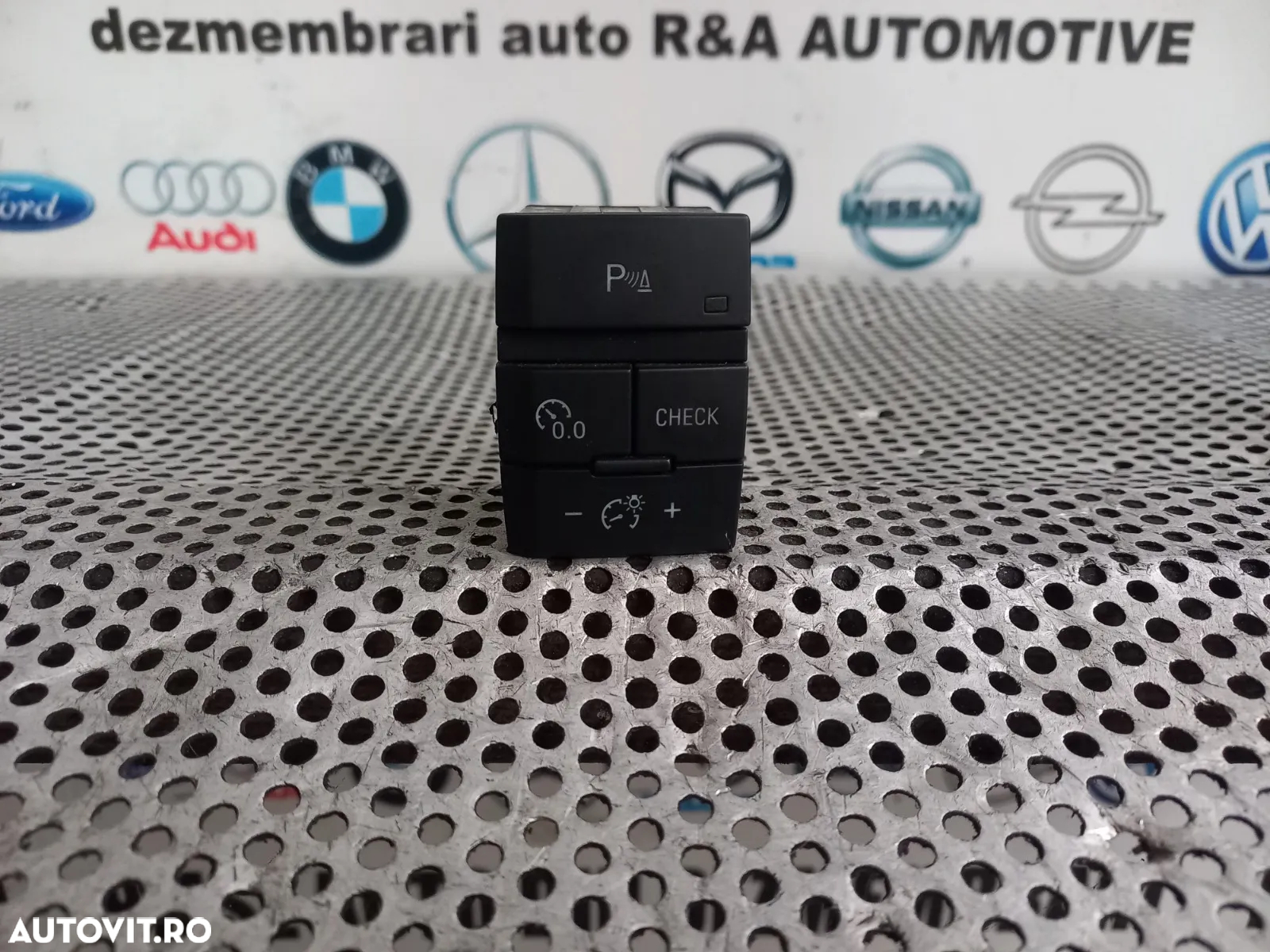 Butoane Buton Pilot Automat Tempomat Audi Q7 4L Cod 4L2927123A - Dezmembrari Arad - 3