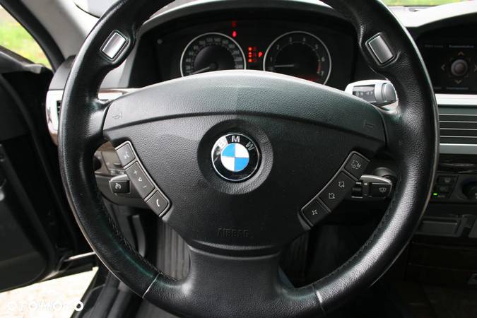 BMW Seria 7 745i - 14