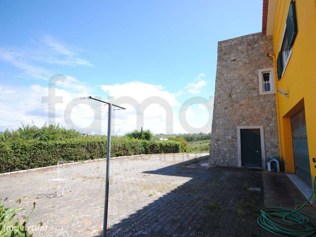 Moradia T5 em Lote Urbano de 5.135m2-9