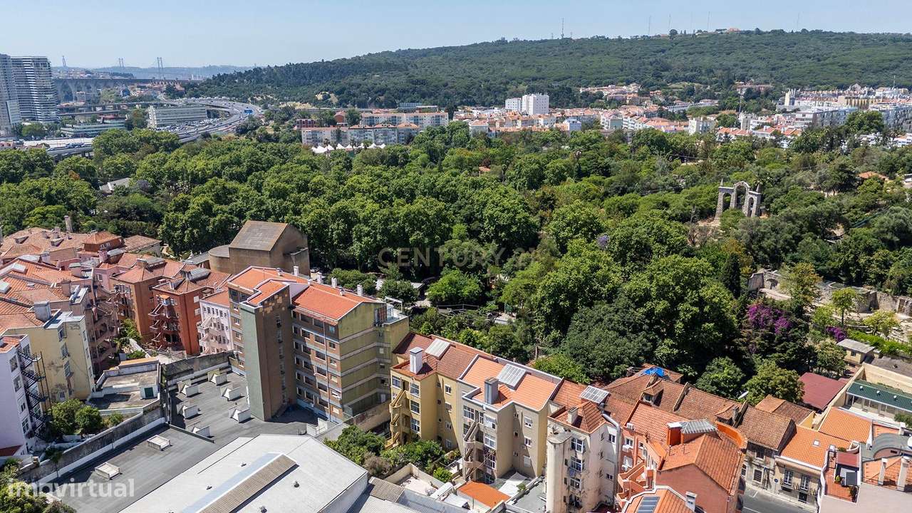 Apartamento T2 na Estrada das Laranjeiras com logradouro-25