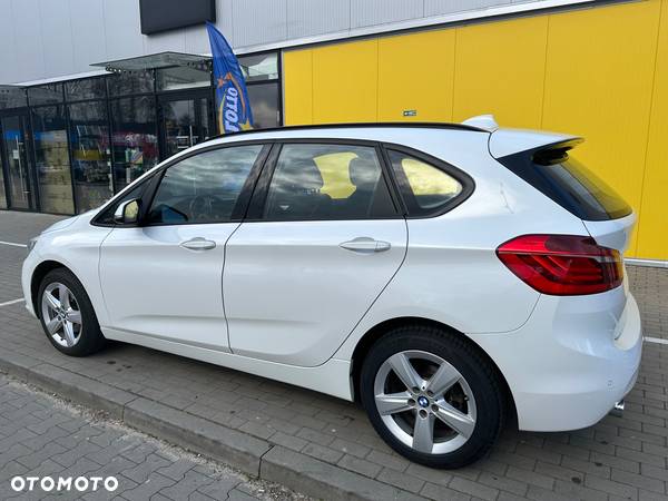 BMW Seria 2 216d - 8