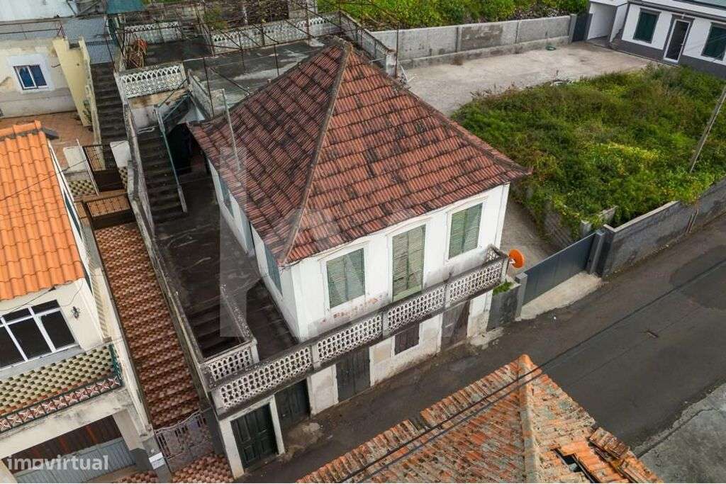 Moradia Típica Madeirense | Para Recuperar | Centro do Arco da Calheta - Grande imagem: 1/44
