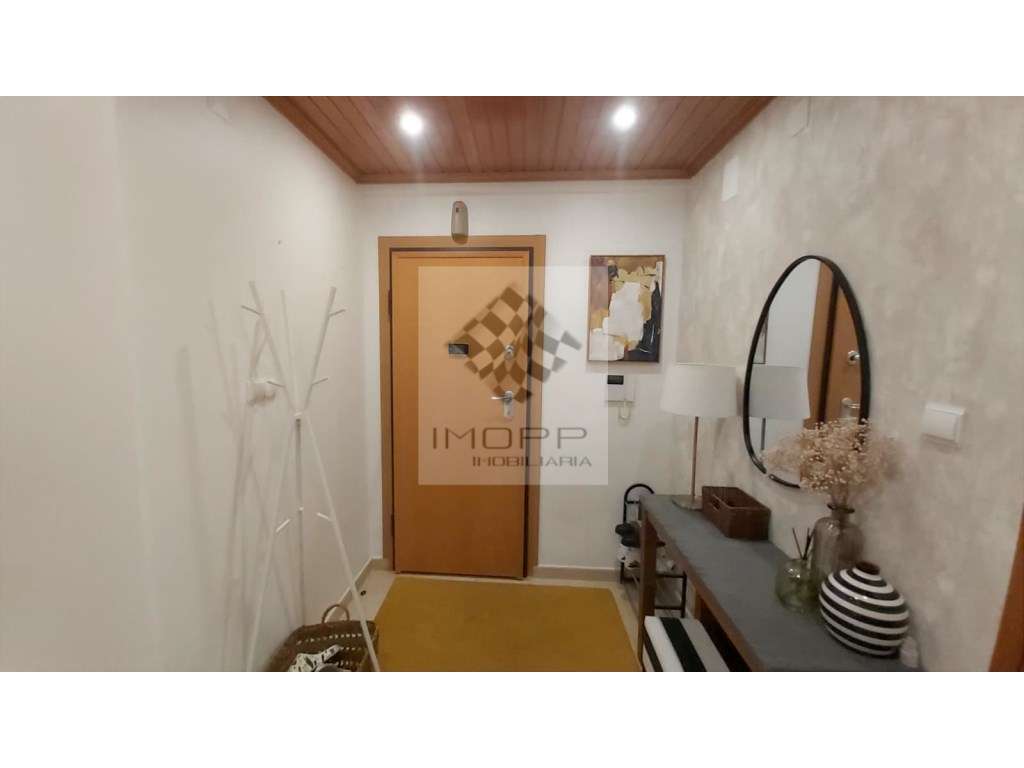 Fabuloso T4 na Radial em Odivelas com estacionamento!-41