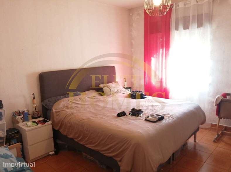 Moradia Bifamiliar com Potencial – Excelente Oportunidade de Investime-6