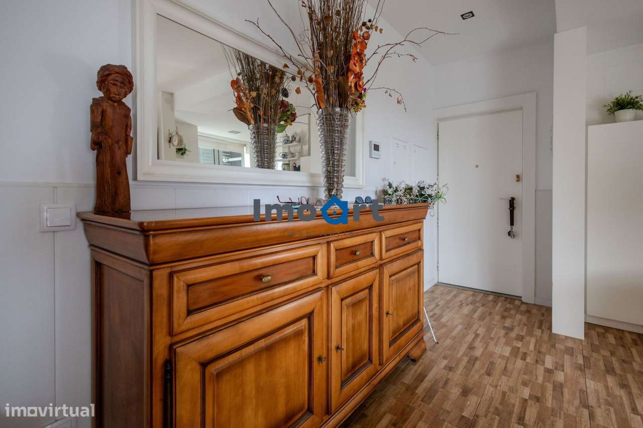 T2 RENOVADO COM VARANDA EXCECIONAL NA PRELADA !-24