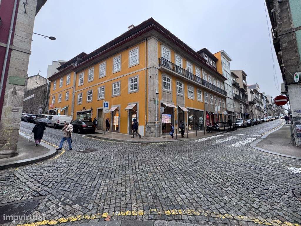 Fantástico T1 com 2 frentes - 42 m² - Centro do Porto, Av. dos Aliados-0