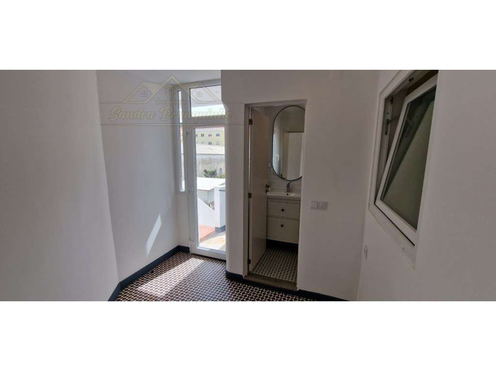 Apartamento T3+1 RENOVADO no centro-30