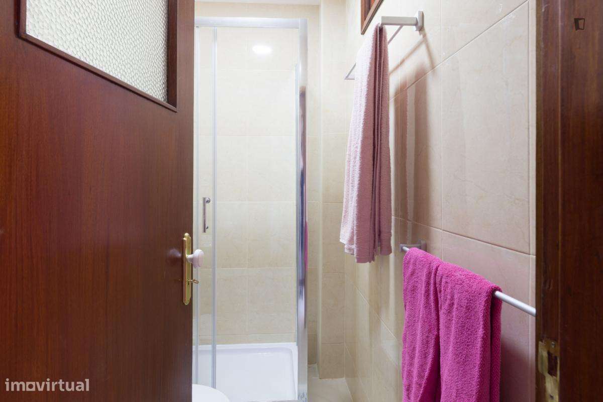 Quarto - localizado em Valongo Porto - Grande imagem: 2/20