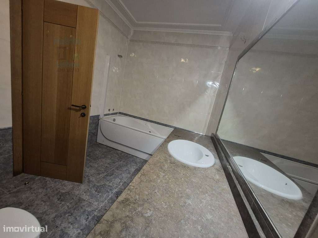 T2 de Luxo com Piscina e Vista: Exclusividade junto a Lisboa VFX-19