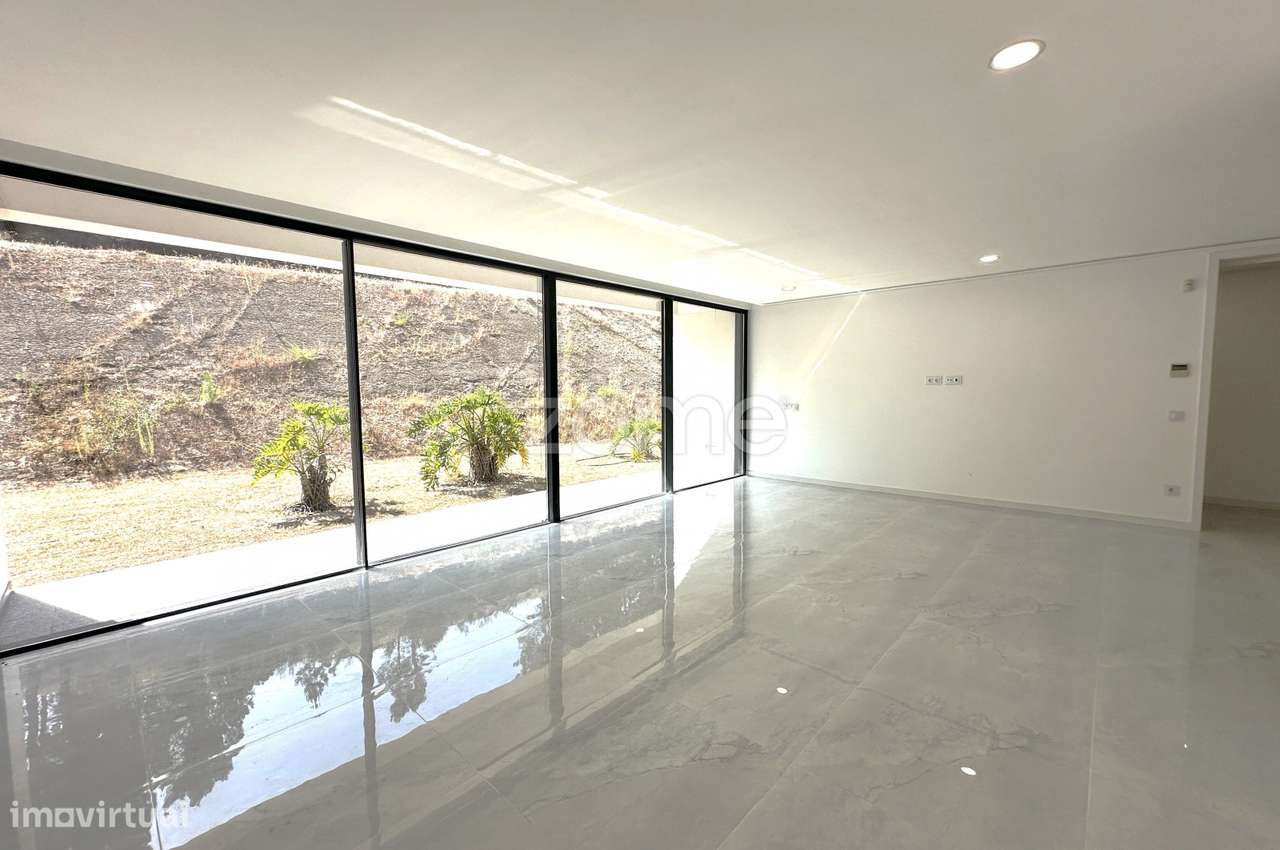 Moradia Isolada De Luxo Com Vista Ao Rio No Marco De Canaveses