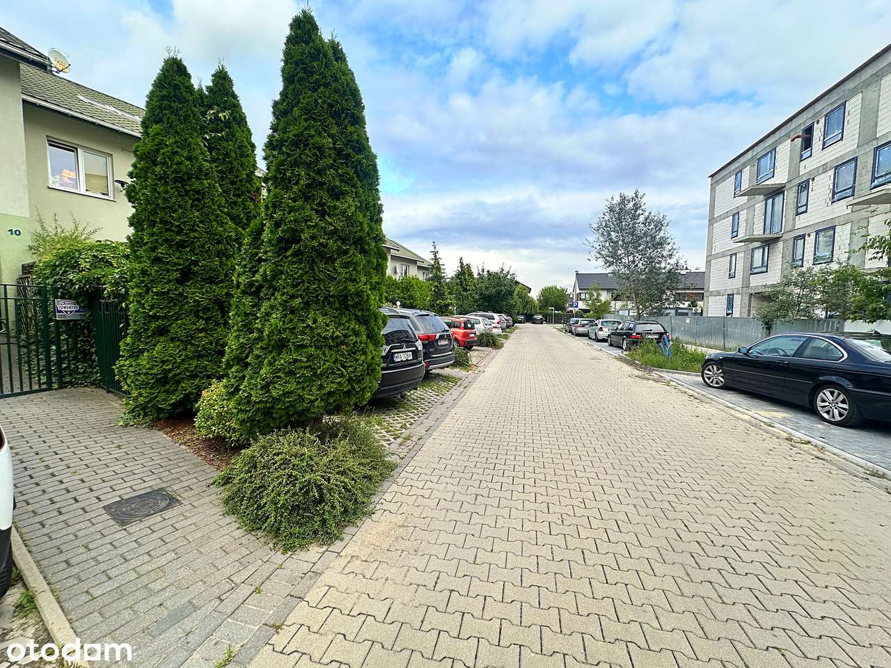 Segment bezczynszowy dwupoziomowy z użytkowym poddaszem i ogrodem-17