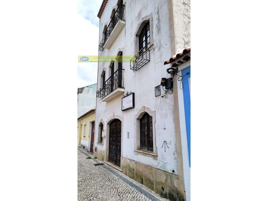 Prédio Urbano de R/C, 1º, 2º andares para Comércio em Cartaxo-5