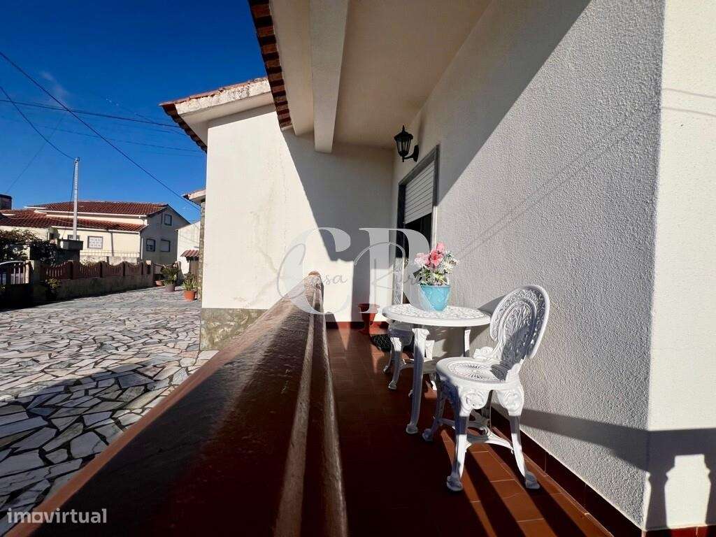 Excelente moradia térrea e independente com jardim em Arega - Figueiró-48