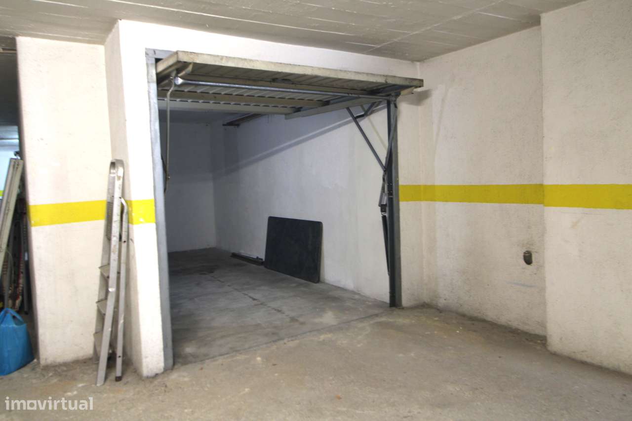 Garagem, Rio de Mouro, Rua Doutor Mário Madeira - Casais de Mem Martins-8