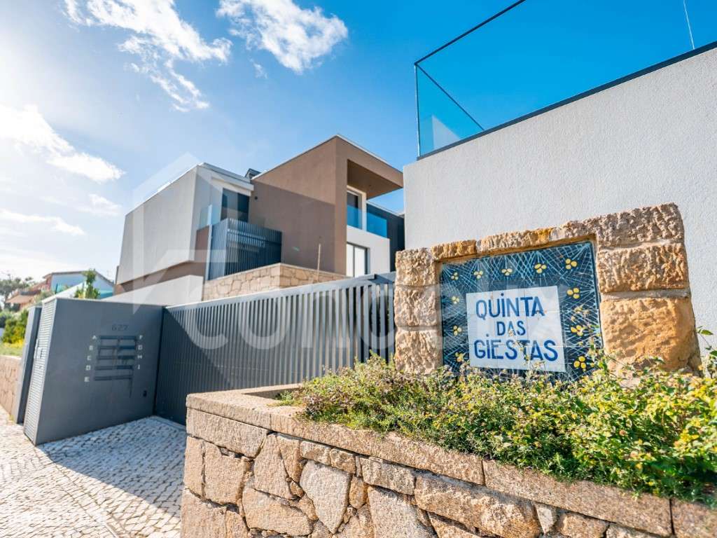 Moradia T5+1 nova com piscina em condomínio fechado de luxo no Estoril-54