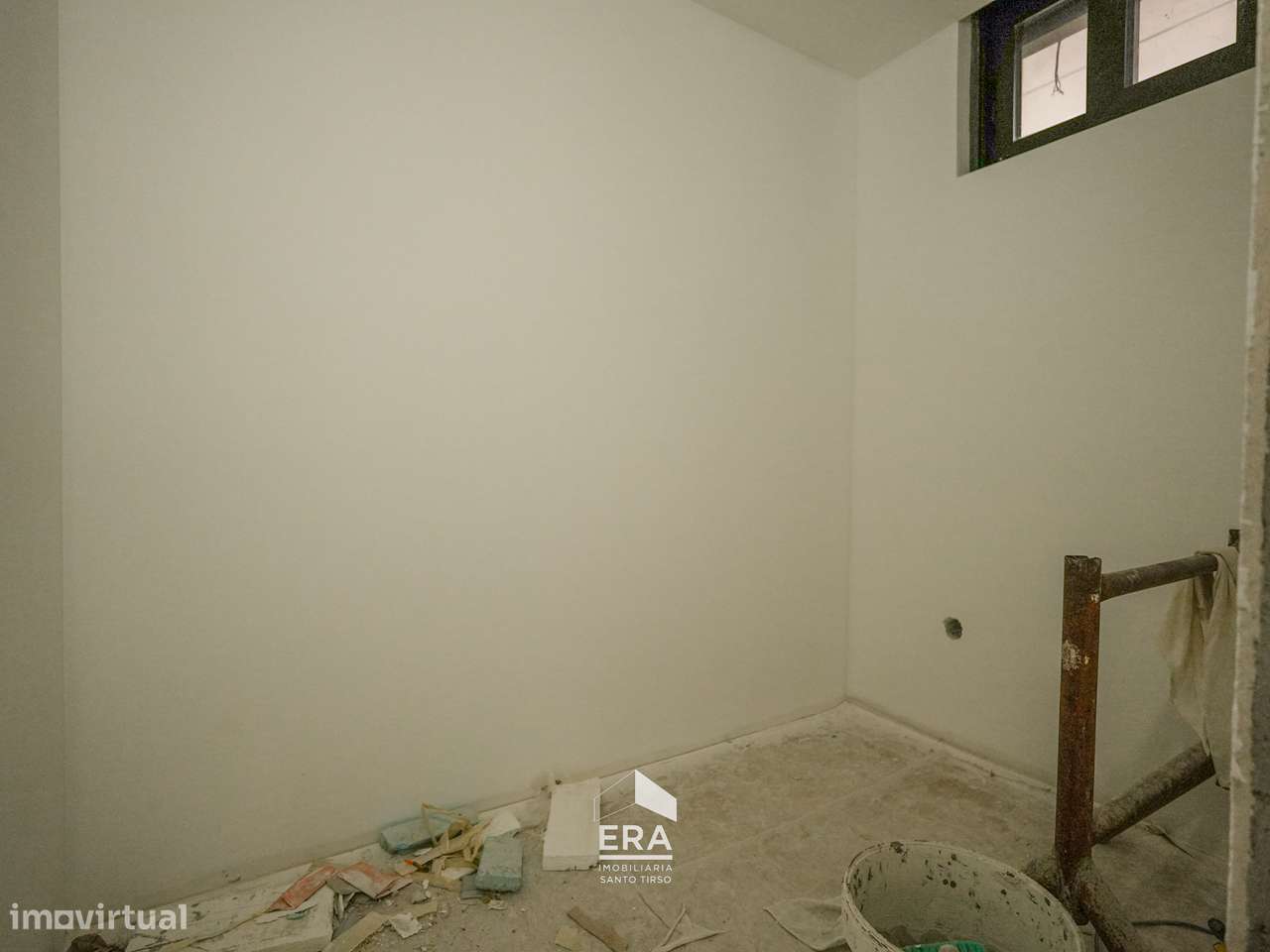 Moradia V3 com piscina em Roriz, Santo Tirso-14