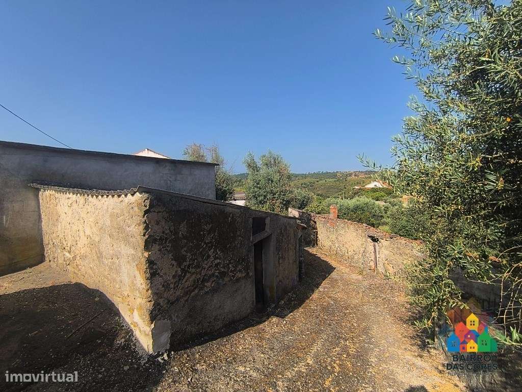 Moradia T4 com terreno junto aos acessos da A23-11