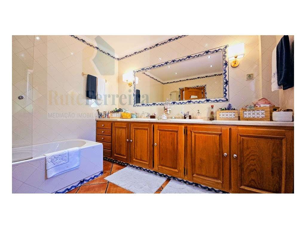 Moradia Isolada com amplo espaço exterior !!-39