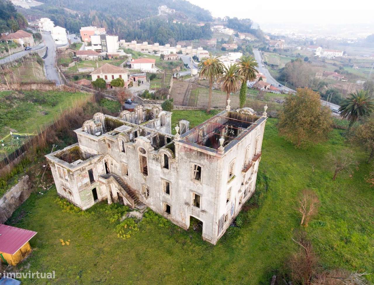 Palacete da 2.ª década do séc. XX, inserido em terreno de 10707 m2, c/ - Grande imagem: 4/29