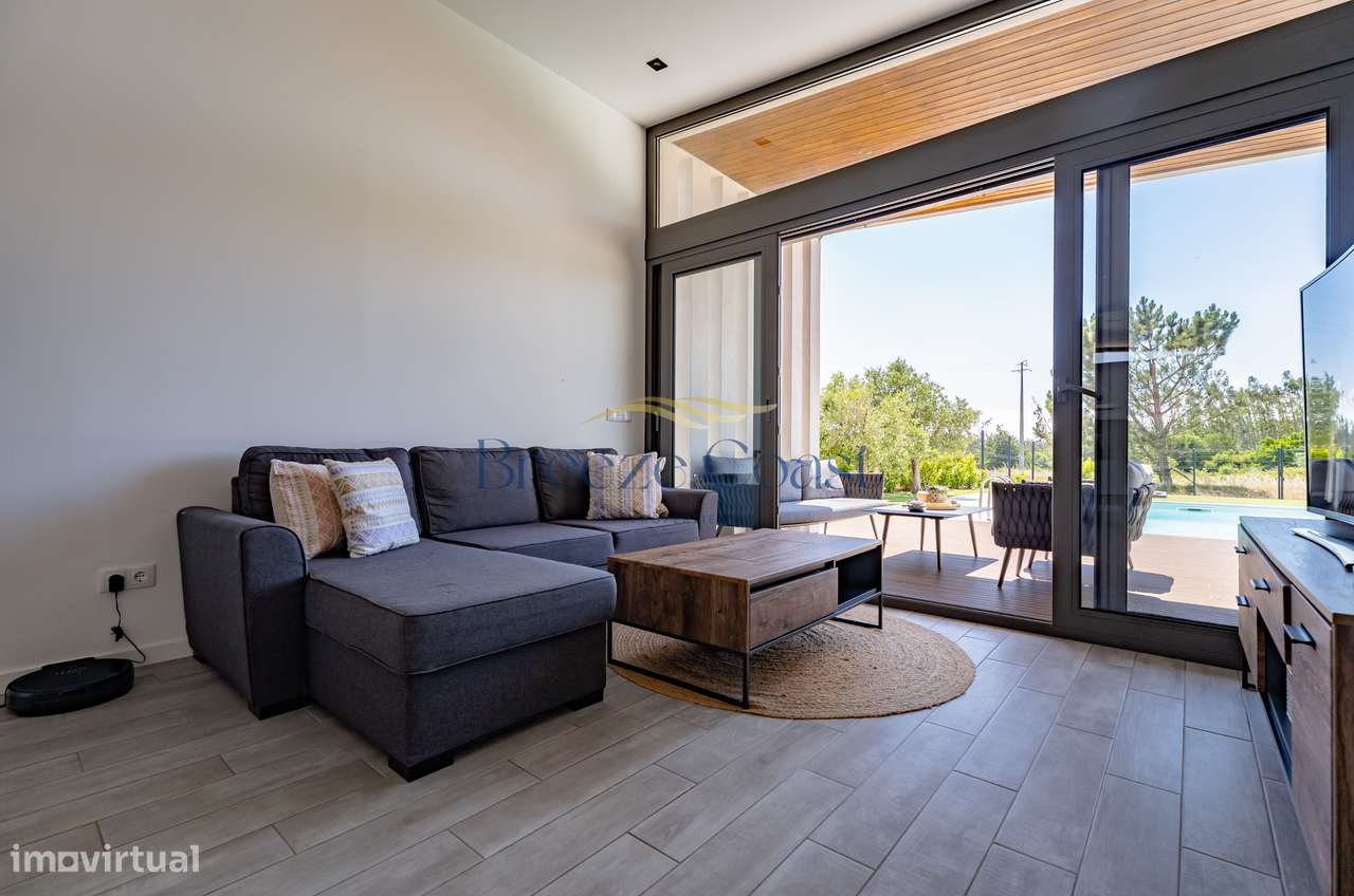 Moradia T4 Contemporânea com Piscina e Vista Desafogada-15